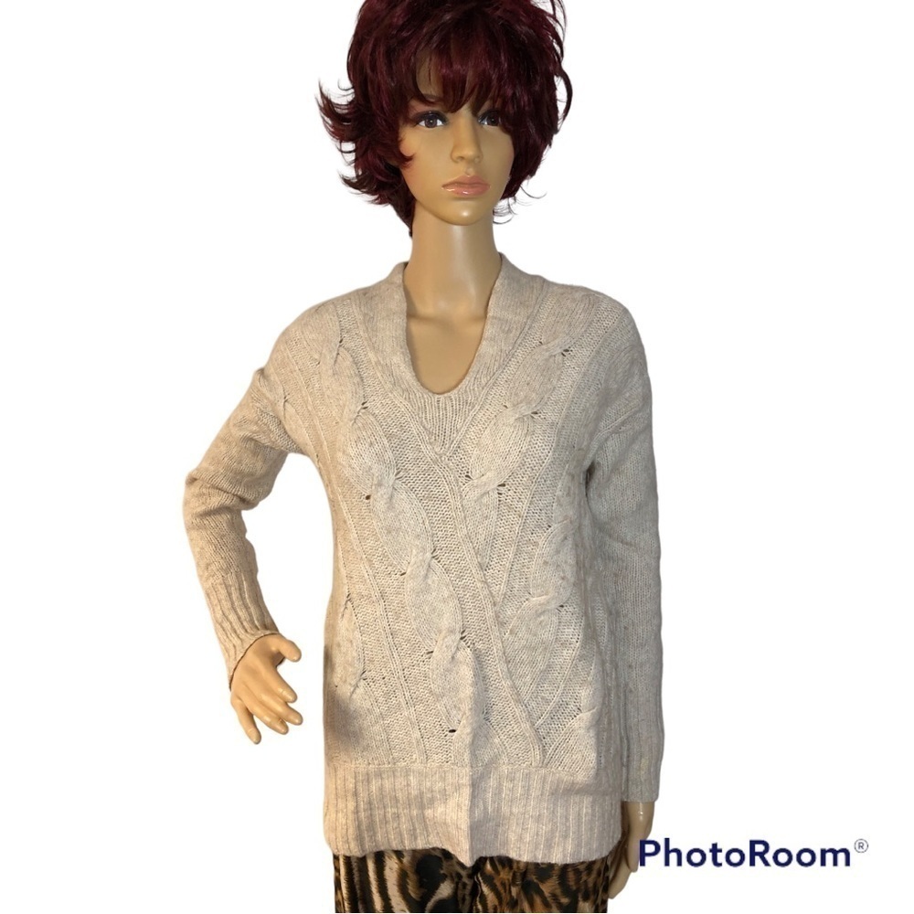 ANN TAYLOR LOFT OATMEAL COLOR SWEATER